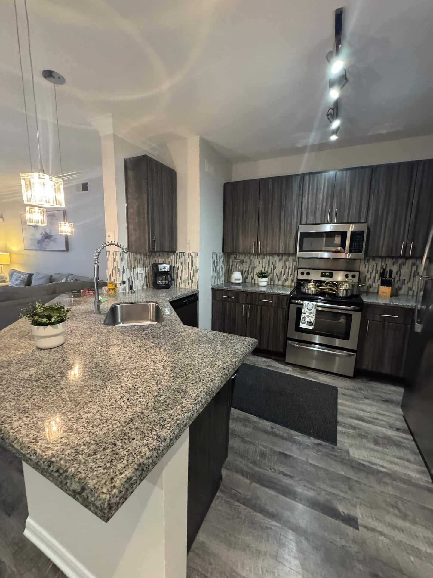 Full kitchen
